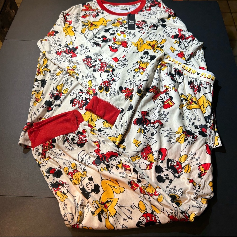 Disney | Macy’s  Men’s Two- Piece  Parade Balloons PJ’s Set, Size XL
